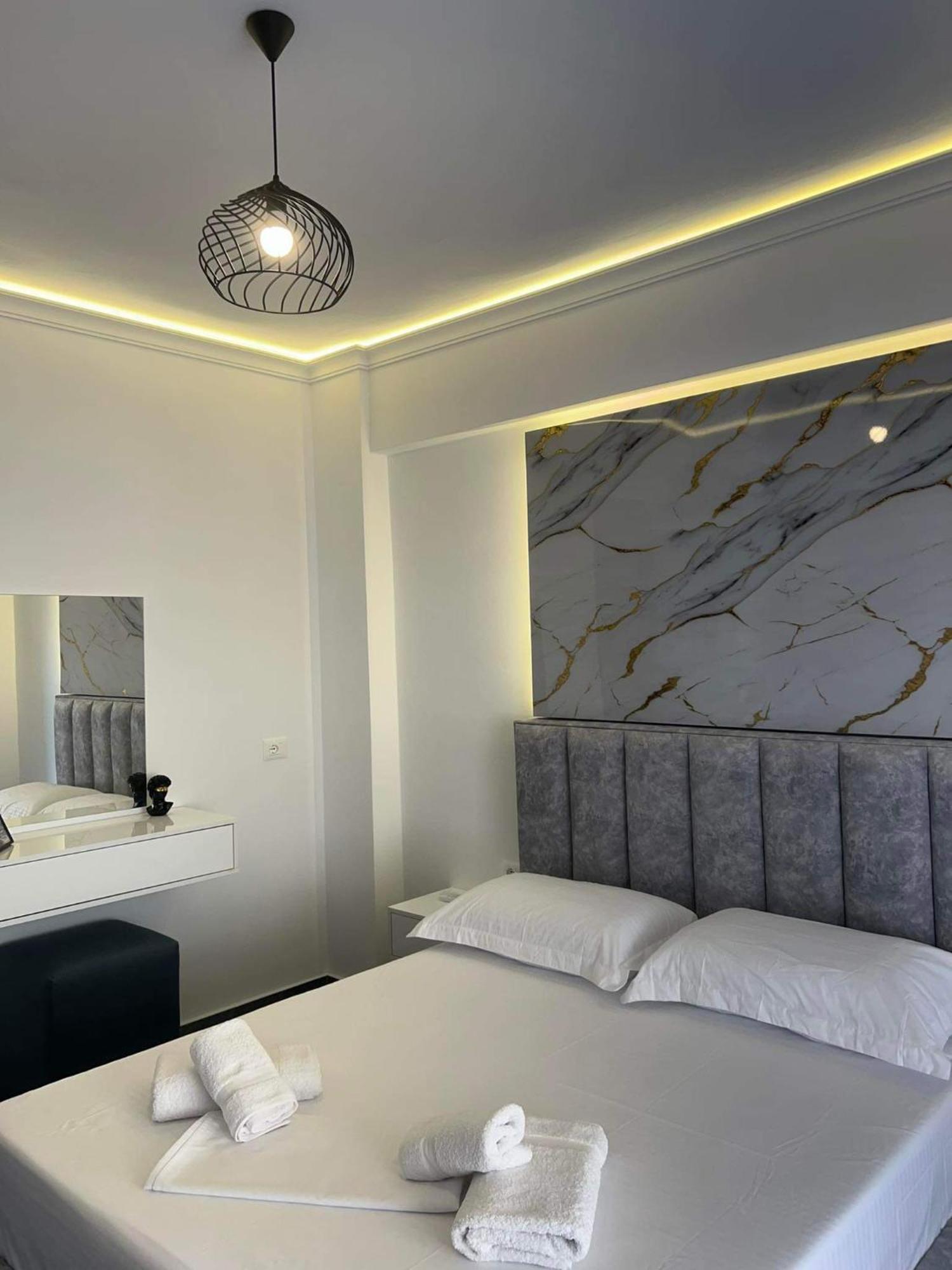 Noya Sr * Sarandë